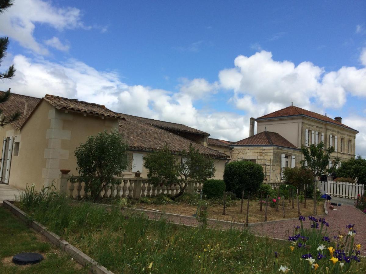 Chateau Couchebout Bed & Breakfast Pugnac Exterior photo